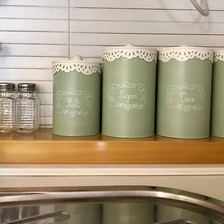 Apartment Cozy And Stylish Studio Apt - Just 800M From The Beach *