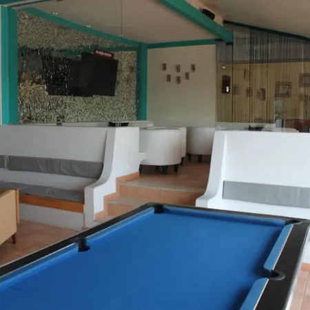 Cozy And Stylish Studio Apt - Just 800M From The Beach Apartment