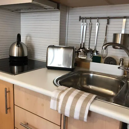 Cozy And Stylish Studio Apt - Just 800M From The Beach *