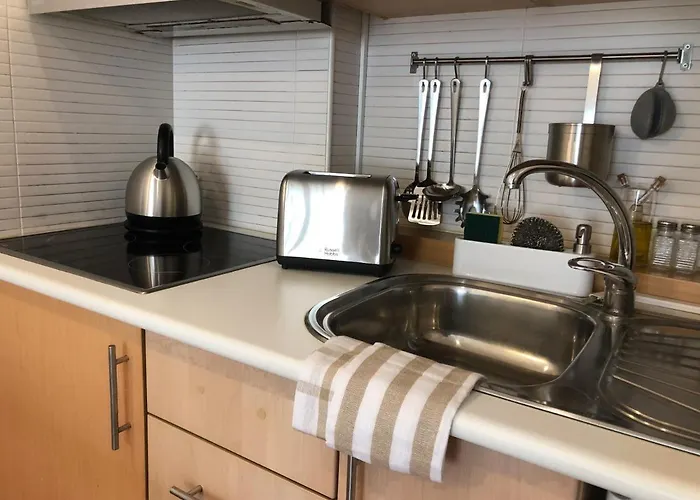 Cozy And Stylish Studio Apt - Just 800M From The Beach *