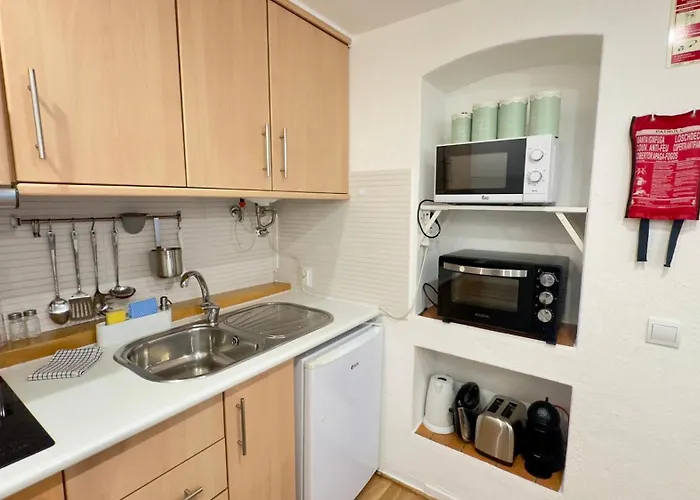 Cozy And Stylish Studio Apt - Just 800M From The Beach