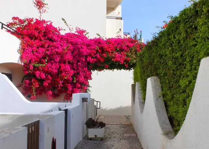 Cozy And Stylish - Just 800m From The *