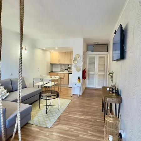 Cozy And Stylish Studio Apt - Just 800M From The Beach *
